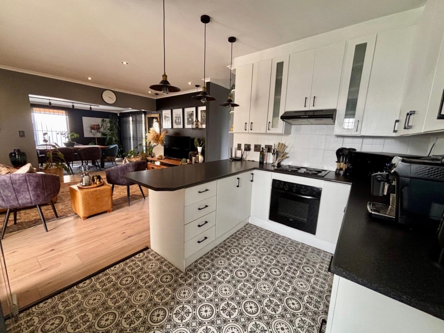 To Let 3 Bedroom Property for Rent in Windsor Park Estate Western Cape